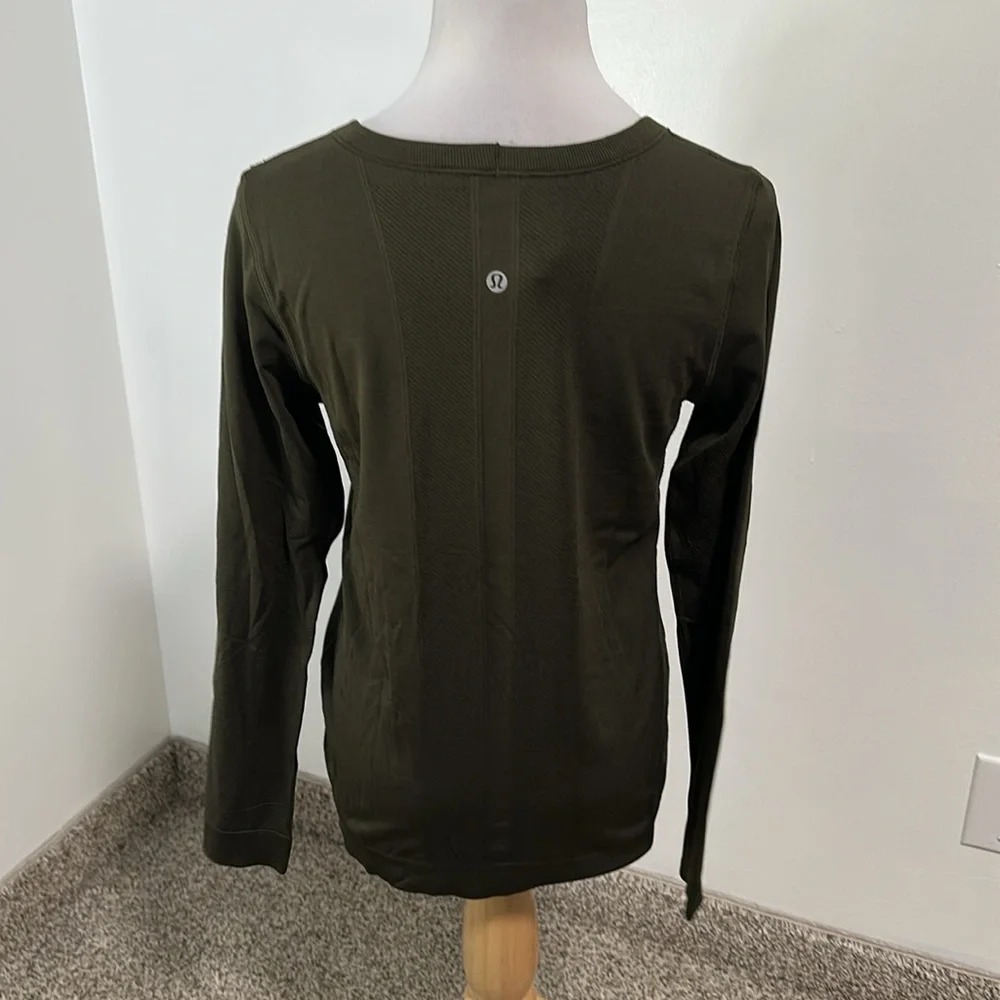 lululemon athletica Long Sleeve Top in Olive Green